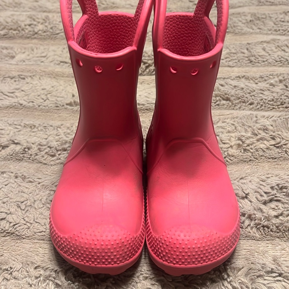 Crocs pull on rain boots pink size 9c